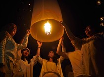 Kenapa Harus Pakai Baju Serba Putih Saat Nonton Festival Lampion Candi Borobudur?