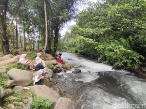 Liburan Murah Meriah di Kaki Gunung Sawal