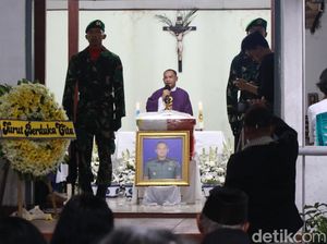 Kolonel Antonius Korban Ledakan Amunisi Garut Dimakamkan di Sleman
