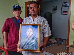 Tangis Keluarga Mayor Anda Rohanda Korban Tragedi Ledakan Amunisi