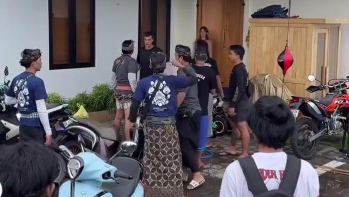 Tangkapan layar video cekcok antara WNA dan peserta lomba Binggo Kite Festival di Banjar Cengolo, Desa Sudimara, Tabanan, Minggu (11/5/2025). (IST)
