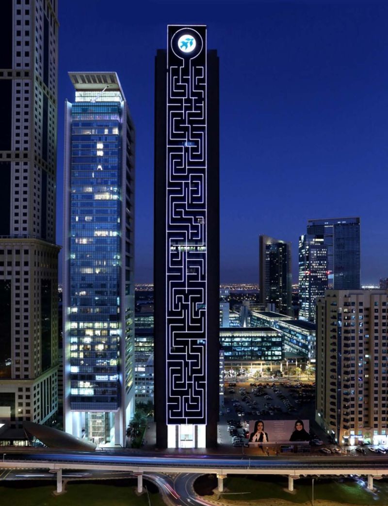 Al Rostamani Tower atau disebut juga The Maze Tower merupakan gedung yang memiliki labirin vertikal terbesar di dunia.