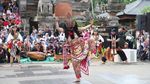 TMII Jakarta Diserbu Pengunjung Saat Libur Panjang Waisak