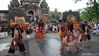 Menurut staf Humas TMII, Novera Mayang, sampai dengan pukul 16.00 WIB, ada sebanyak 21.000 wisatawan berkunjung.