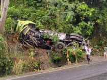 Video: Belum Genap Sepekan, Kecelakaan Terjadi Lagi di Lokasi Insiden Truk Vs Angkot