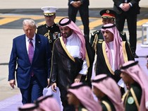 Trump Tiba di Arab Saudi, Disambut Langsung Pangeran Mohammed bin Salman