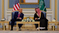 Saya benar-benar yakin kita sangat menyukai satu sama lain, kata Trump saat bertemu dengan putra mahkota, penguasa de facto Arab Saudi, Pangeran Mohammed bin Salman.