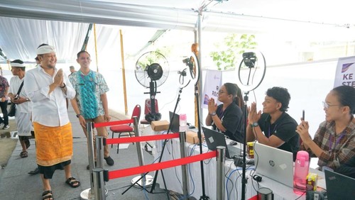 Wabup Badung, Bagus Alit Sucipta alias Gus Bota, meninjau seleksi pengadaan PPPK untuk formasi tahun 2024 tahap II di Universitas Terbuka Denpasar, Selasa (13/5/2025). (Dok Pemkab Badung)