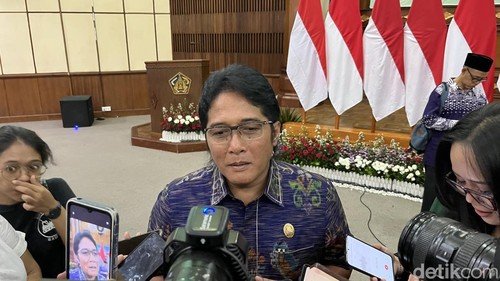 Wagub Bali I Nyoman Giri Prasta di kantor Gubernur Bali, Selasa (13/5/2025). (Rizki Setyo)