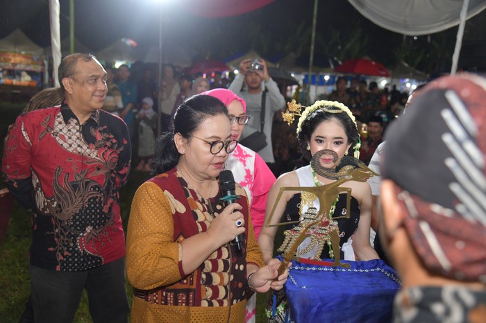 Wali Kota (Walkot) Semarang Agustina