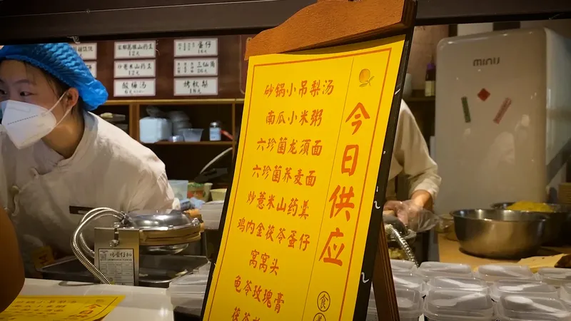 5 Tren Unik di China, Menikah di Resto Cepat Saji hingga Hewan Kerja di Kafe