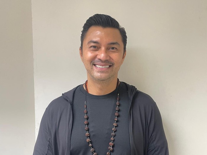Anjasmara kini jadi pelatih yoga setelah mengalami stres di masa lalu.