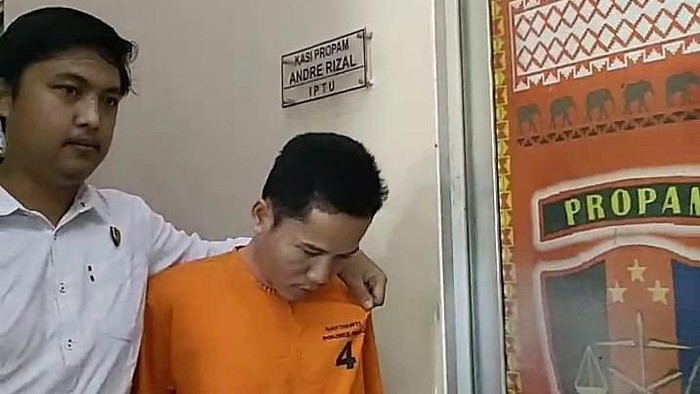 Aris Sunandar, guru yang cabuli siswanya di Mesuji, Lampung.