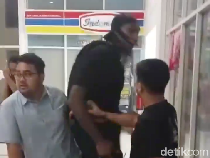 Video: Momen Penangkapan Pebasket AS Jarred Shaw Terkait Ganja di Tangerang