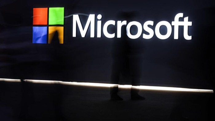  People walks near at Microsoft venue at Mobile Congress 2025 on March 06, 2025 in Barcelona, Spain. The Mobile World Congress 2025 has seen its best attendance figures since the pandemic, with around 109,000 attendees. Artificial Intelligence was the most important topic during the congress, with 2,900 exhibiting companies, in addition to new developments and technological innovations. (Photo by Eric Alonso/Getty Images)