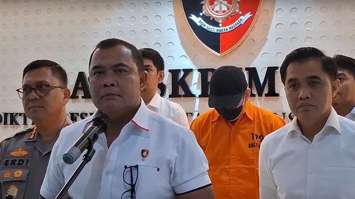 Bareskrim Polri berhasil mengungkap kasus perdagangan sianida ilegal di Pasuruan dan Surabaya, Jawa Timur. Satu orang telah ditetapkan sebagai tersangka dan ditahan.