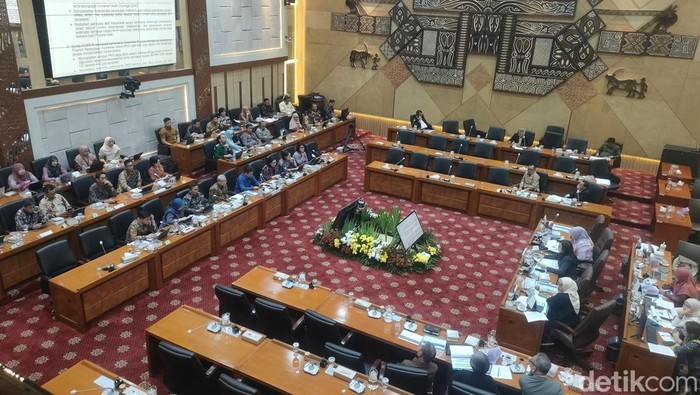 Budi Gunadi dalam rapat kerja dengan Komisi IX DPR RI, Senayan, Jakarta Pusat, Rabu (14/5/2025)