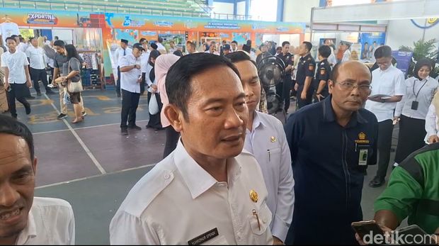 Bupati Lamongan Yuhronur Effendi saat buka suara soal skandal perselingkuhan oknum kades di wilayah kerjanya.