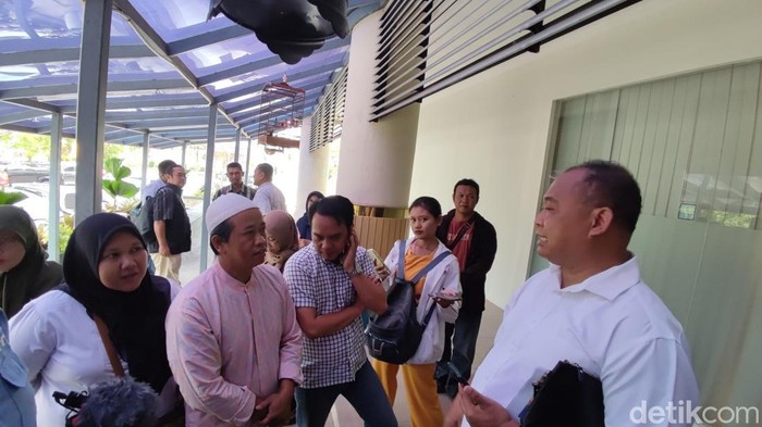 Hedi dan Evi korban mafia tanah di Sleman menemui Bupati Sleman Harda Kiswaya untuk mengadukan dan membantu menangani permasalahan terkait mafia tanah, Rabu (14/5/2025).