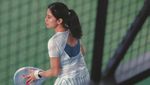 5 Potret Dian Sastrowardoyo Asyik Main Padel