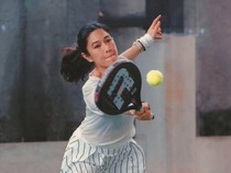 5 Potret Dian Sastrowardoyo Asyik Main Padel