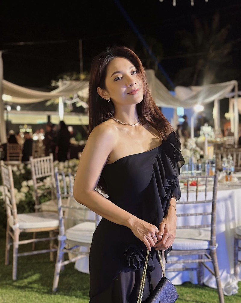 Dinda Kirana Dapat Kiriman Food Truck dari Penggemar hingga Santai di Kafe