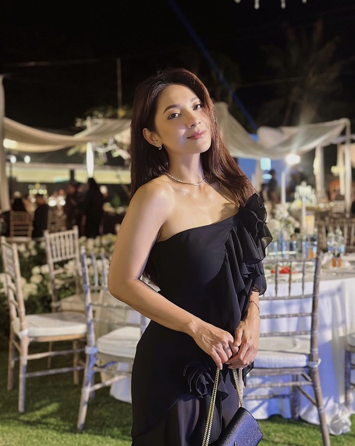 Dinda Kirana Dapat Kiriman Food Truck dari Penggemar hingga Santai di Kafe Dinda Kirana Dapat Kiriman Food Truck dari Penggemar hingga Santai di Kafe