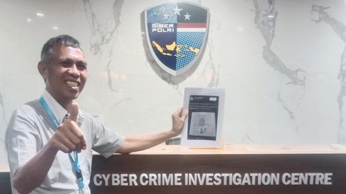 Mantan dosen USU Yusuf Henuk melaporkan kader PSI pengunggah foto ijazah Jokowi.