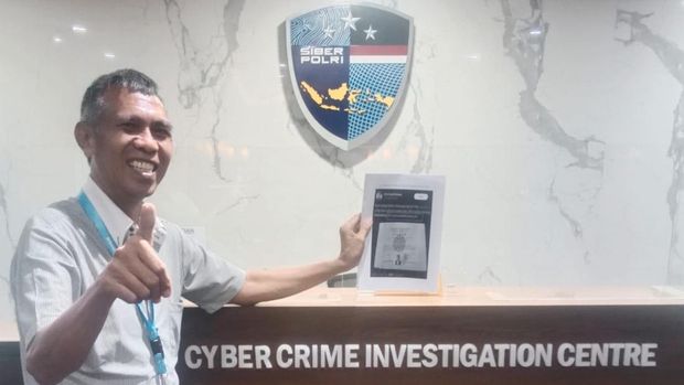 Mantan dosen USU Yusuf Henuk melaporkan kader PSI pengunggah foto ijazah Jokowi.