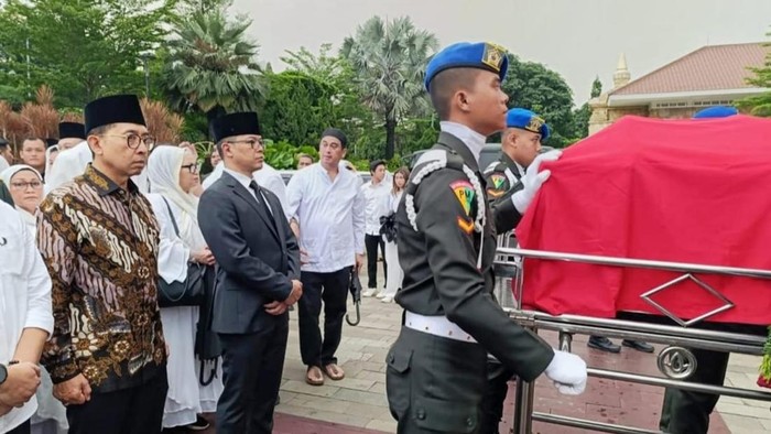 Sosok legendaris Eddie Mardjoeki Nalapraya, tokoh yang dikenal luas sebagai pembina seni bela diri Pencak Silat tutup usia pada usia 93 tahun.