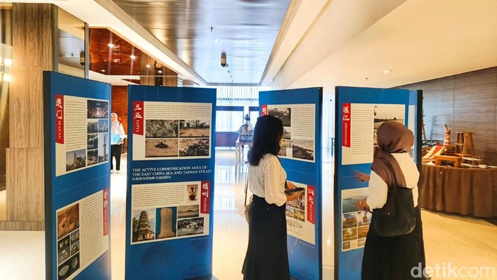Forum Perlindungan Warisan Jalur Sutra Maritim di sebuah hotel di Kecamatan Kedawung.