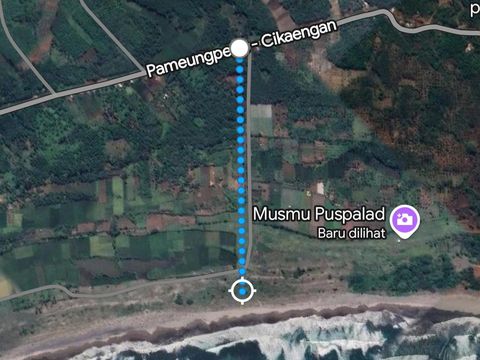 Foto penampakan sejumlah lubang yang diduuga dijadikan lokasi peledakan amunisi afkir di Garut.