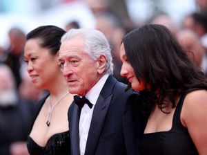 Robert De Niro Sebut Donald Trump Musuh Utama