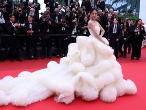 Video Tak Boleh Ada Ketelanjangan-Ekor Gaun Besar di Cannes Film Festival