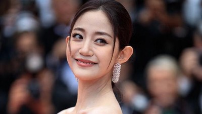 Aktris China Wan Qianhui Naik Awan Kinton di Cannes