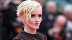 POV Ditatap Julia Garner Si Villain Film The Fantastic Four Terbaru