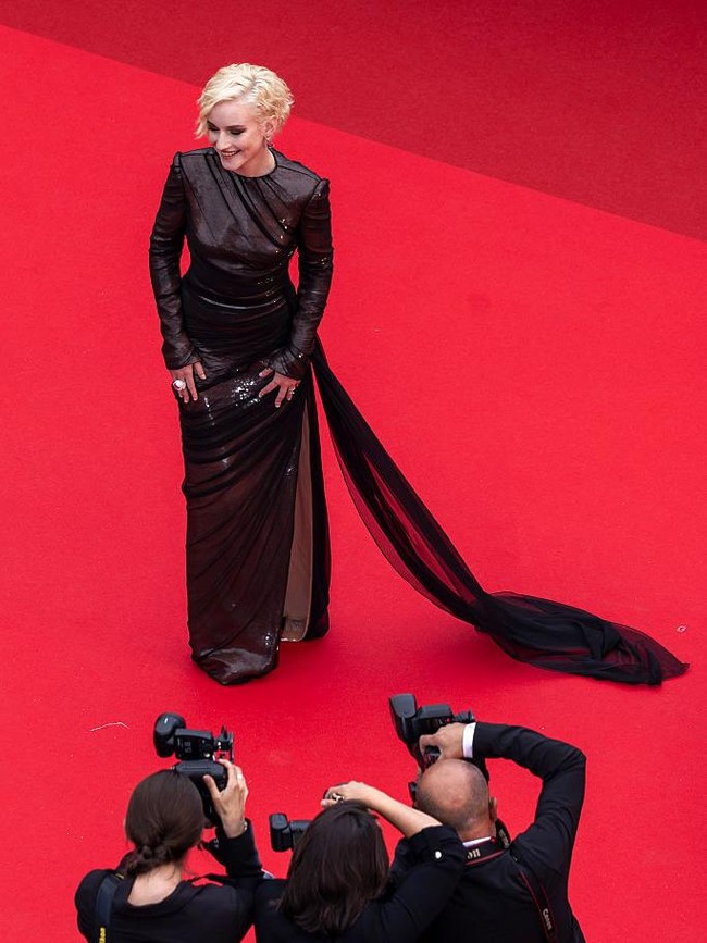 Foto: Gaya Terlarang Para Bintang di Red Carpet Cannes 2025 Hari Pertama