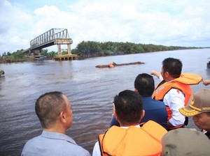 Jembatan P6 Lalan yang Ambruk 9 Bulan Lalu Akhirnya Mulai Diperbaiki