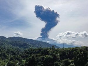 Video: Marapi Kembali Erupsi, Semburkan Abu Vulkanik Setinggi 1,6 Kilometer