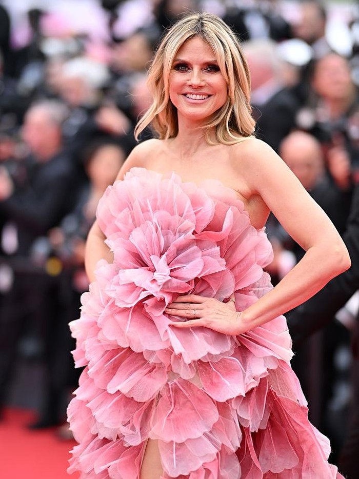 Heidi Klum menghadiri karpet merah untuk upacara pembukaan dan pemutaran film Partir Un Jour (Leave One Day) di Festival Film Cannes ke-78 di Palais des Festivals pada 13 Mei 2025 di Cannes, Prancis.