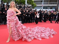 Heidi Klum Langgar Aturan Busana Cannes Film Festival, Pakai Gaun Ekor Panjang
