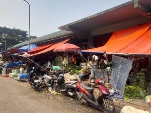 Pedagang Keluhkan Pungli Berkedok Ormas di Pasar Kramat Jati Jaktim