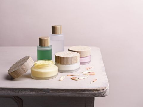 Ilustrasi Skincare Remaja