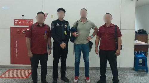 Imigrasi Singaraja mendeportasi WN Italia berinisial FAFC  melalui Bandara I Gusti Ngurah Rai, Minggu (11/5/2025). (Foto: Dok. Imigrasi Singaraja)