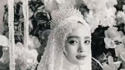 7 Foto Inara Rusli Tampil Bak Pengantin, Manglingi Dengan Full Makeup