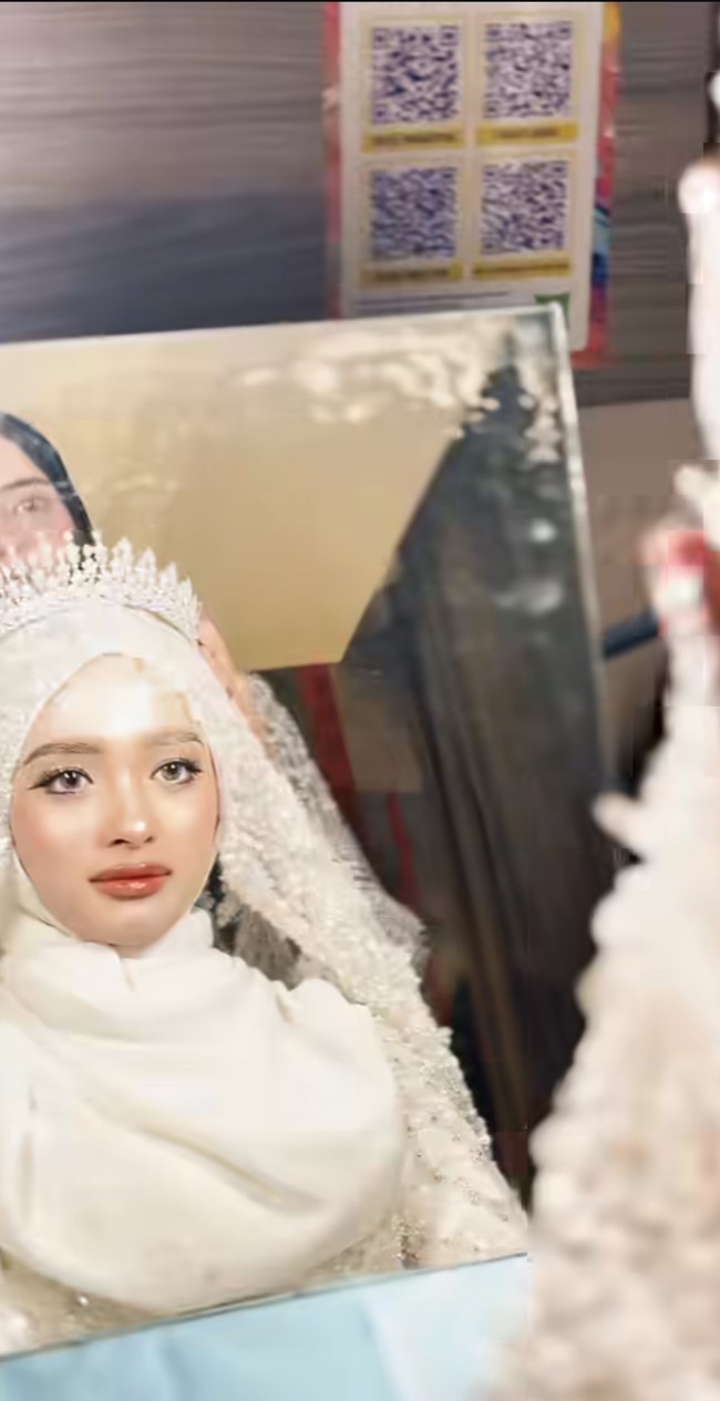 Cantik dan anggun, pesona mantan istri Virgoun itu pun menarik perhatian para netizen. Tak sedikit yang memberikan pujian. Foto: Instagram/@mommy_starla