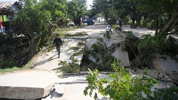 Jalan Nasional Amblas!