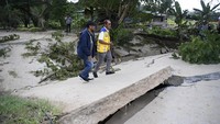 Balai Besar Pelaksanaan Jalan Nasional Kalimantan Timur langsung meninjau lokasi untuk penanganan darurat.