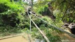 Penampakan Jembatan  Antar Desa di Pasuruan Ambruk