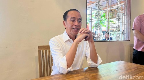 Presiden ke-7, Joko Widodo (Jokowi) ditemui di salah satu rumah makan, Rabu (14/5/2025).
